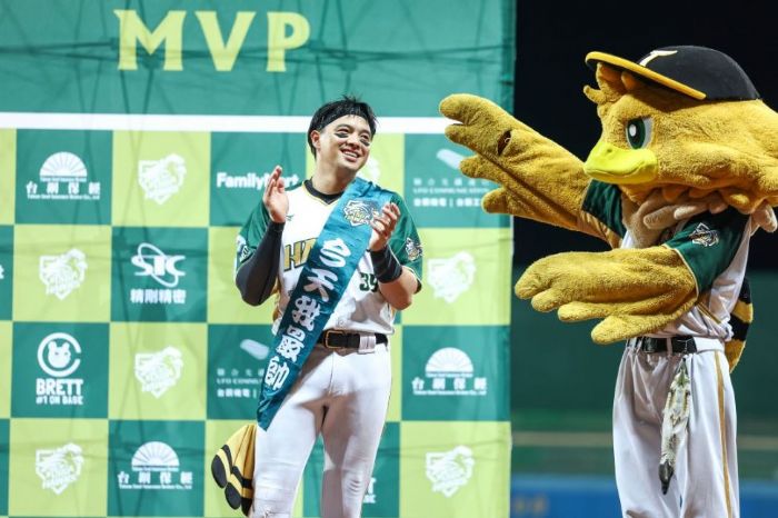 吳念庭轟出本季首砲　艾速特好投助台鋼雄鷹3連勝