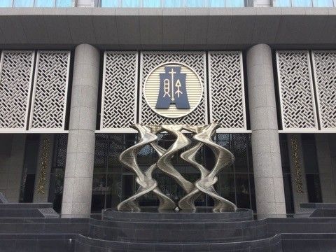 海外旅居民眾遭遷出戶籍之後，若有中華民國來源收入，扣繳義務人需依照非居住者標準進行扣繳