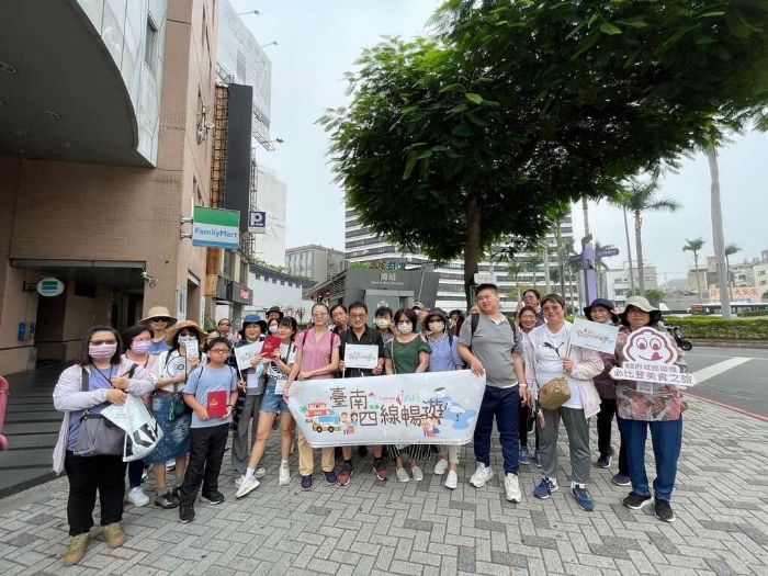 台灣好行 臺南四線暢遊首週開跑 帶遊客體驗必比登美食、開箱大航海時代故事 台灣好行 臺南四線暢遊首週開跑 帶遊客體驗必比登美食、開箱大航海時代故事