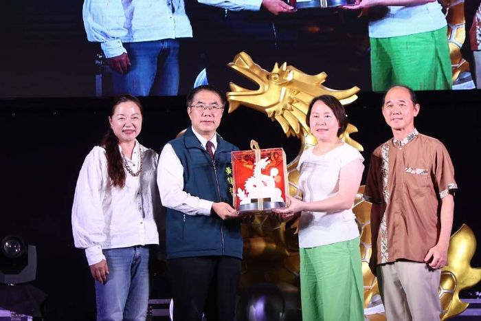 2024台灣燈會主燈「龍來台灣」落腳南科 今(19)日「龍來南科FUN光芒」啟燈活動 吸引逾2萬人次參與 2024台灣燈會主燈「龍來台灣」落腳南科 今(19)日「龍來南科FUN光芒」啟燈活動 吸引逾2萬人次參與