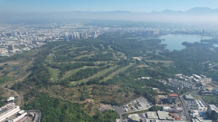 高雄市政府強力回應澄清湖高爾夫球場施工爭議，捍衛市民安全與合法權益