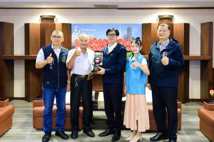 高雄市長陳其邁再度蟬聯五星肯定，施政滿意度穩居六都第一，勞工團體齊聲祝賀