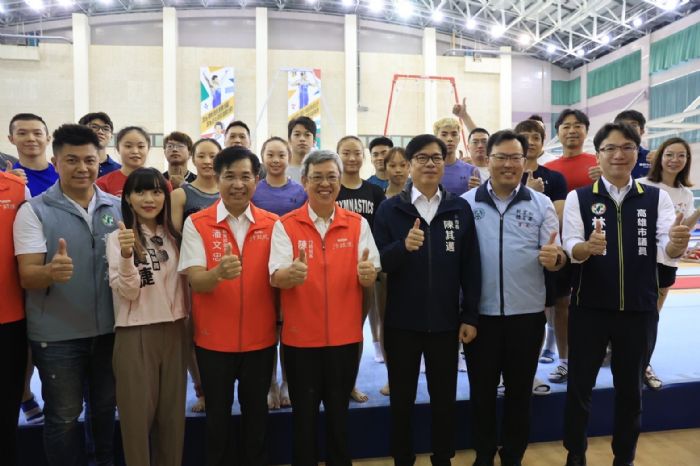 陪同行政院長視察國訓中心 陳其邁為選手加油打氣、盼台灣選手旗開得勝 勇奪金牌 陪同行政院長視察國訓中心 陳其邁為選手加油打氣、盼台灣選手旗開得勝 勇奪金牌