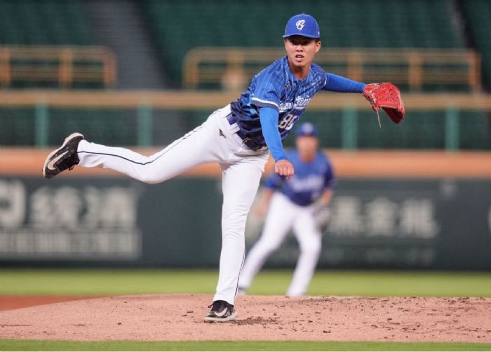 游霆崴復出奪勝　富邦悍將完封統一獅收下四連勝