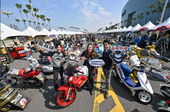 千輛經典車齊聚高雄　「國際2T經典老車嘉年華」第三屆夢時代盛大登場