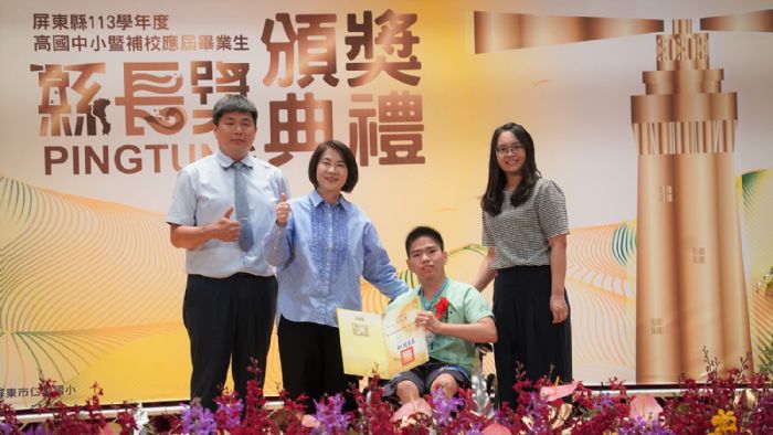 勇敢成為人生主角！周春米親頒縣長獎，298位屏南學子自信追夢閃耀舞台