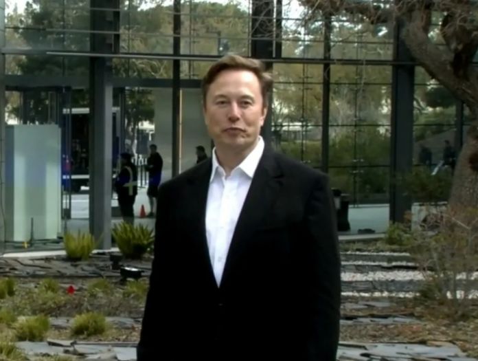 馬斯克對特斯拉在日本銷售低迷表示惱火，指責民眾缺乏對電動車的認知