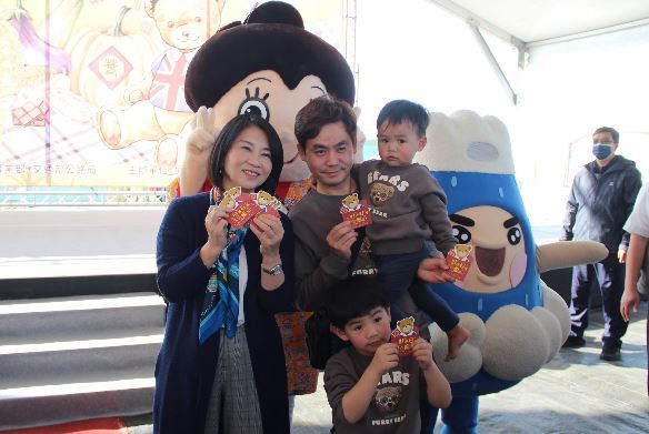 屏東熱帶農業博覽會突破百萬人次！小米縣長初四拜年送新春紅包