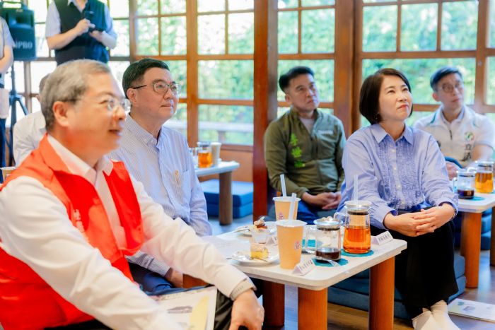 行政院長卓榮泰屏東勝利星村走訪，周春米盼中央持續加碼支持文化發展