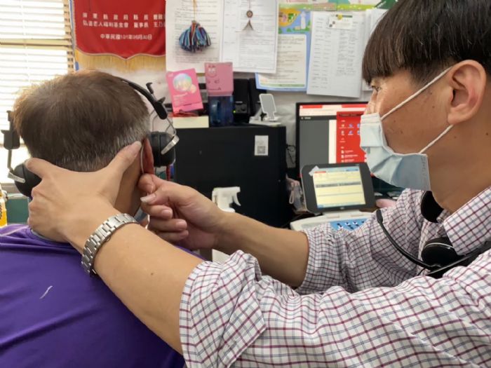 用心聆聽每一份希望——屏東縣聽力巡迴服務溫馨啟動，攜手企業公益捐贈助聽器