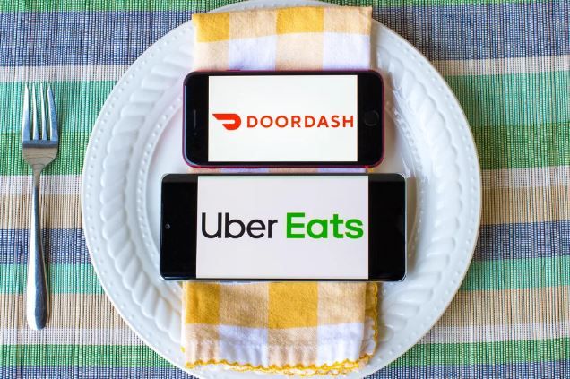 Uber對DoorDash提起訴訟，指控其施壓合作餐廳獨佔市場