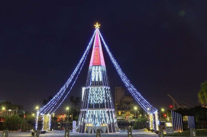 臺南聖誕燈節點亮冬夜　「光之旅程」「雲之曙光」雙主燈領航全城節慶氛圍