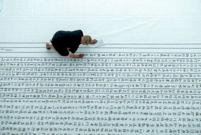 沉浸式緩步藝術旅程，隆重開展——高雄市立美術館《行者十步：蔡明亮》展覽全新啟航