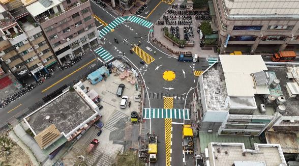 高雄首創標線型圓環，提升文橫三路及廣西路口安全性