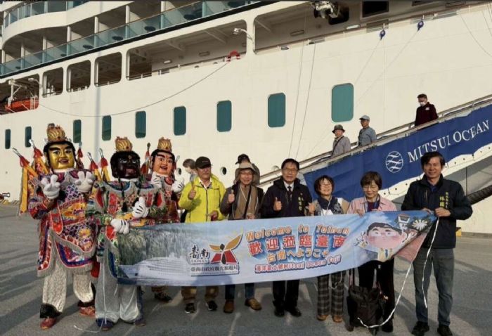 國際豪華郵輪「海洋富士號」首航安平港　黃偉哲迎539名國際旅客行銷臺南