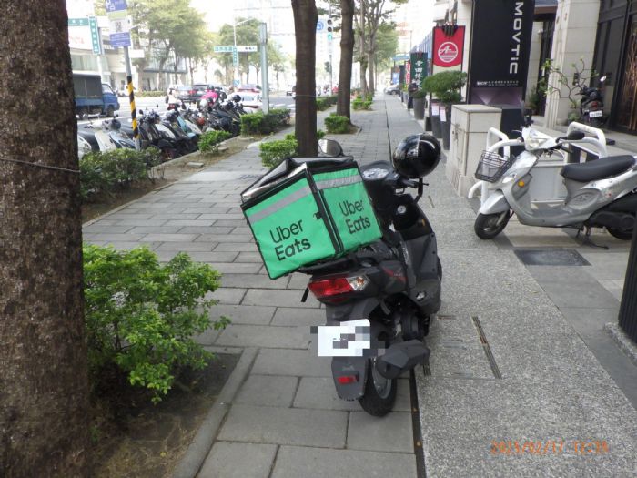 高雄市交通警察大隊提醒：合法停車維護良好行人通行空間