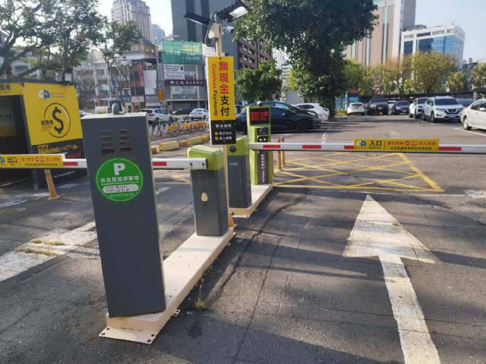 高雄市推動「合法停車場標章」制度 提升市民停車信心