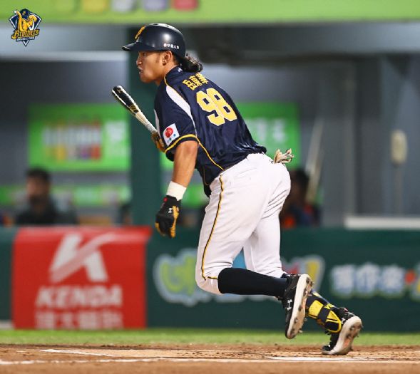 中信兄弟奪勝,岳東華與曾頌恩齊攻擊 中信兄弟奪勝,岳東華與曾頌恩齊攻擊
