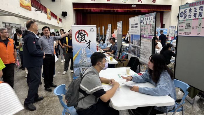 北高雄好職缺齊聚一堂，勞工局攜手南科舉辦聯合徵才活動，溫馨陪伴市民邁向職涯新旅程