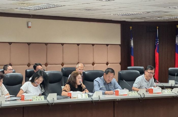 高雄市勞工自治委員會第三屆第三次會議順利召開，提醒雇主與勞工攜手防範高溫與颱風危害，共創安全職場與生活環境