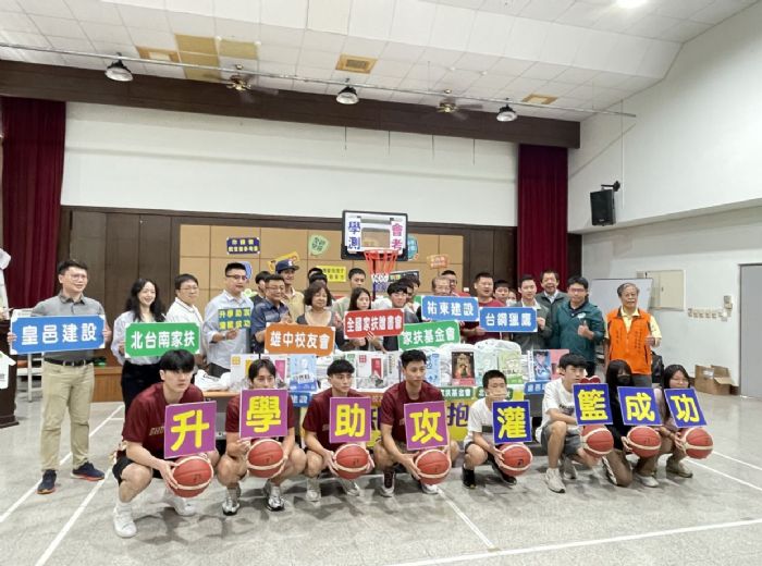 台鋼獵鷹攜手祐東建設，助攻「拔尖計劃」，贈書點亮希望，以閱讀陪伴家扶學子逐夢