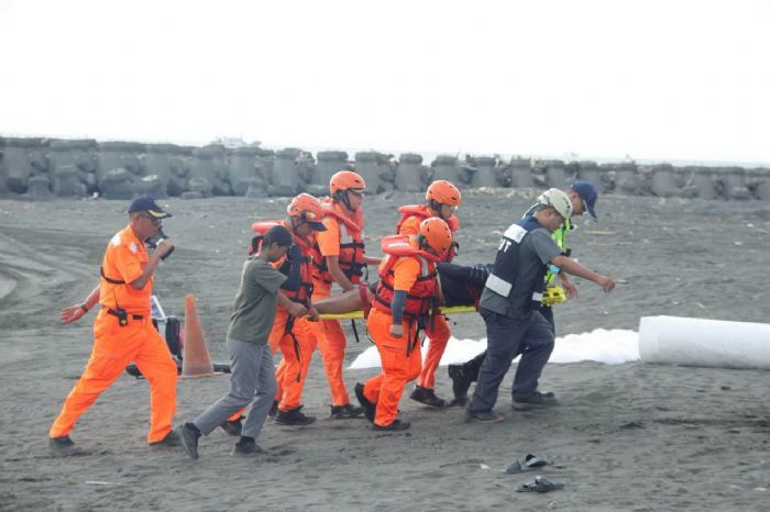 屏東強化海洋守護力！跨域聯防「河海污染應變演練」展現科技救援新能量