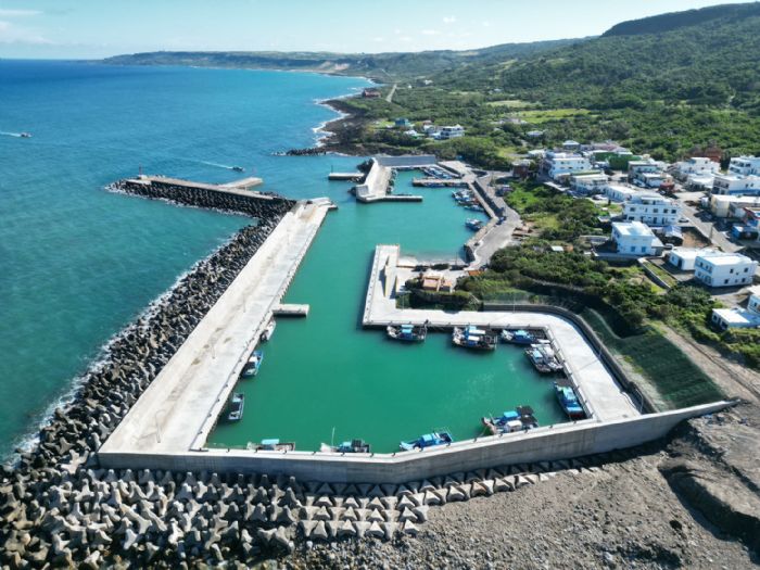 打造東南海岸最堅實守護堡壘，屏東興海漁港擴建完工啟用，漁民安心靠港不再冒險遠航