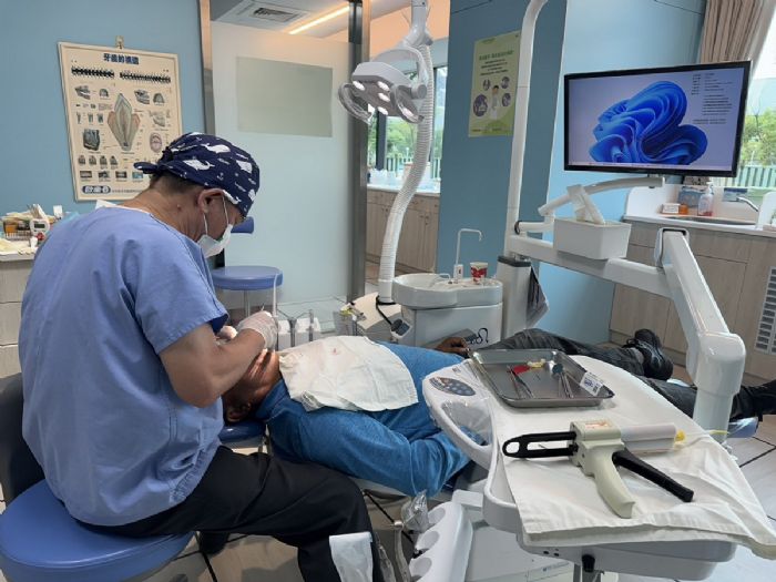 屏東縣115年「中低收入老人補助裝置假牙」開始受理，符合資格的縣民可以申請補助