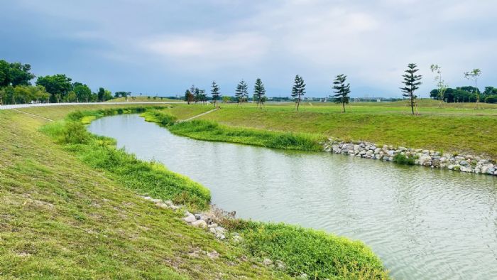 崁頂「溪州溪排水崁頂支線護岸改善工程(洲子一號橋~187線)(一工區)」竣工典禮，打造防洪與生態兼具新水岸