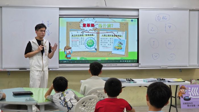 屏東衛生局培育「小小防疫官」顯微解密斑蚊防範登革熱