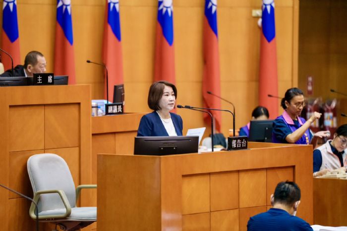 屏東縣長周春米施政總報告，五大主軸打造希望城市，宣布長者健保補助政策