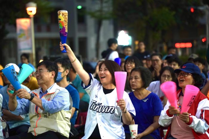 世界棒球經典賽臺日對決熱血開打，周春米率鄉親集氣力挺Team Taiwan