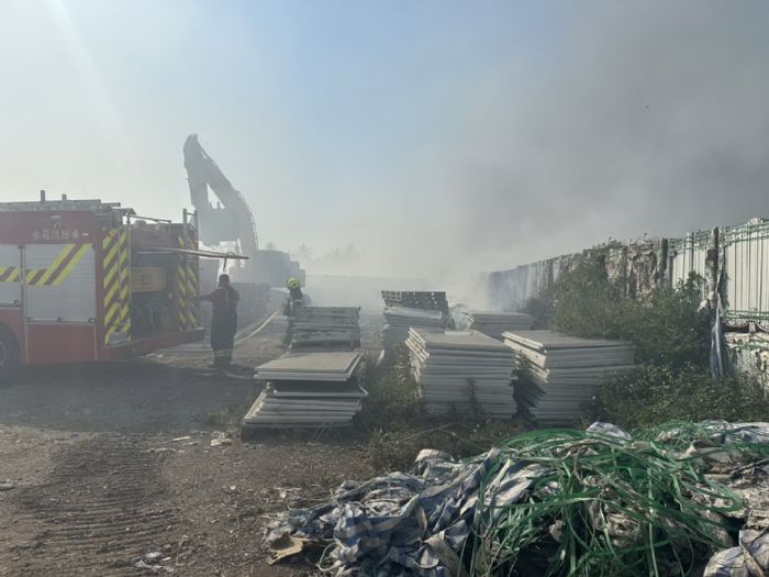 太陽能板戶外暫置場火警，周春米：徹查失火原因，必要時重罰