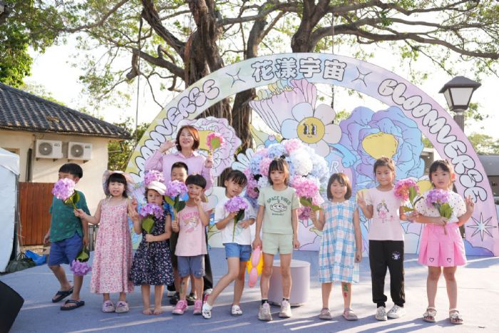 屏東勝利星村「花漾宇宙」熱鬧登場，周春米與親子同樂，共創繽紛春日回憶