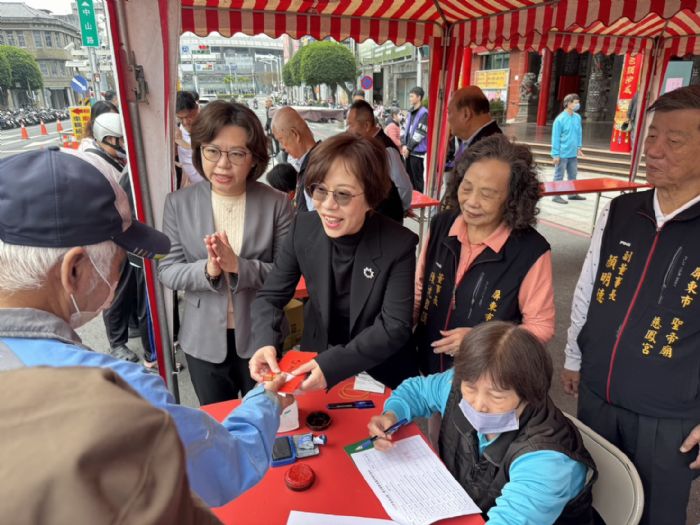 115年屏縣攜手民間善心資源，完成歲末送暖7,545戶低收家庭