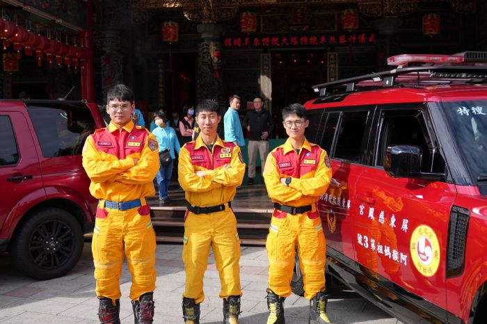 慈鳳宮捐贈消防救災指揮車暨整合式PAC救命器，攜手屏東縣政府守護縣民安全