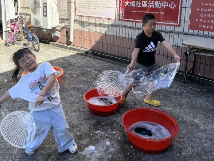 移動遊樂園，前進牡丹大梅部落 ! 在圖騰彩繪與自然懷抱中，開啟原鄉孩子的感官探索 !