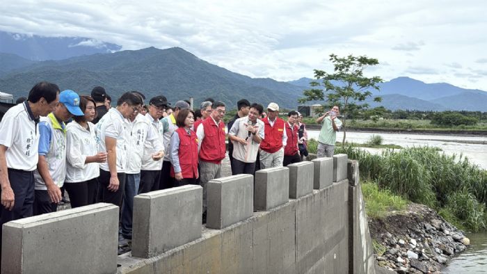 卓揆視察屏東治水與農損，周春米為民請命，爭取補助加速災後重建