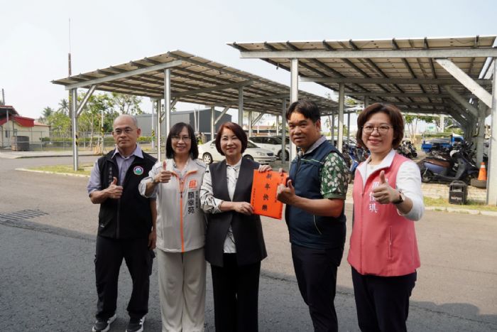 周春米縣長致贈春節加菜金，感謝清潔隊員守護屏東好過年