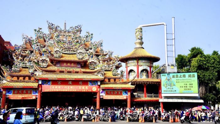 排隊人龍現身屏東，縣長周春米「瑞馬春騰」紅包秒成焦點，春節第一聲祝福，屏東專屬年味熱鬧登場