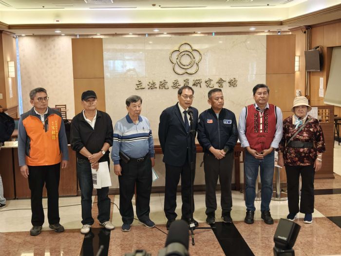 屏東鄉親再赴立院陳情，堅決反對獅子枋山設風力發電機