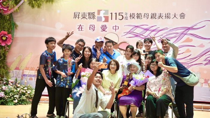 用一生守護家庭，屏東表揚47位模範母親