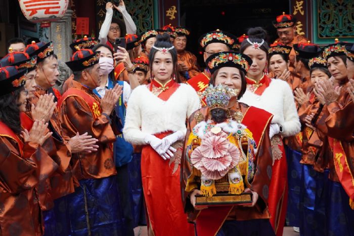 大年初二九如王爺奶奶回娘家，周春米縣長主祭恭送