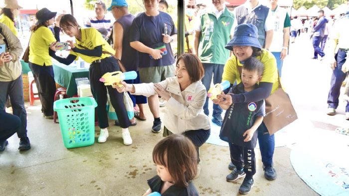 二手市集挖寶引爆人潮，萬丹森林公園成環保示範場域