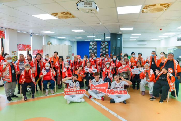 冬季易引發老年憂鬱，三得利健益「 Be supporters! 」計畫，高齡照護 「 心 」 對策 攜樂天桃猿、味全龍明星球員於感恩節送暖應援能量，迎接計畫三年里程碑