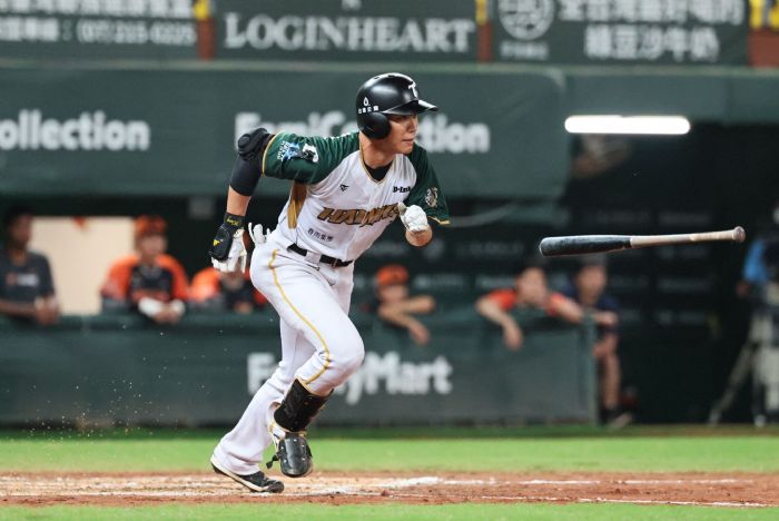 澄清湖主場開戰！台鋼雄鷹連6局火力全開 7：1大勝統一獅