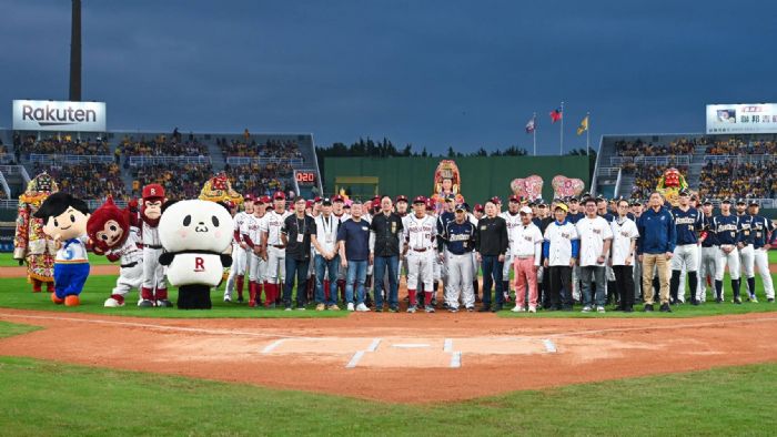 信仰加持＋球迷應援！桃園「雙媽會」陪樂天桃猿再奪勝！