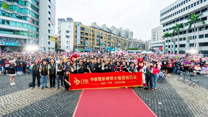 樂天桃猿封王遊行熱情登場，張善政市長與球迷同慶榮耀時刻