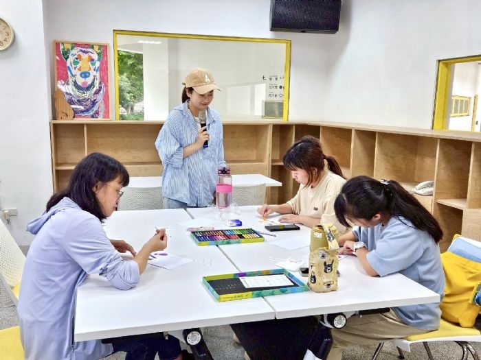 用畫筆留住毛孩的笑容｜幸福毛孩生活課程化身夏日溫暖繪本