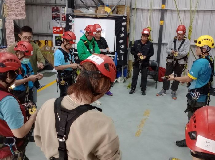 高空救援更安心！新北動保員專業訓練再升級，深夜成功救回4樓屋簷三花貓暖心落幕